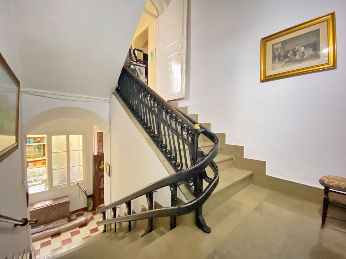 Se vende Edificio residencial de 16 dormitorios en Costa Del Sol, Málaga, España