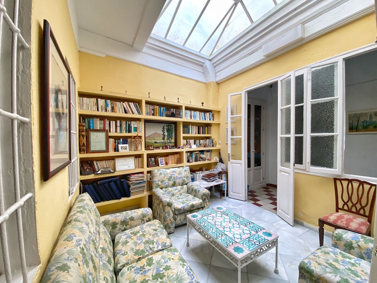 Se vende Edificio residencial de 16 dormitorios en Costa Del Sol, Málaga, España