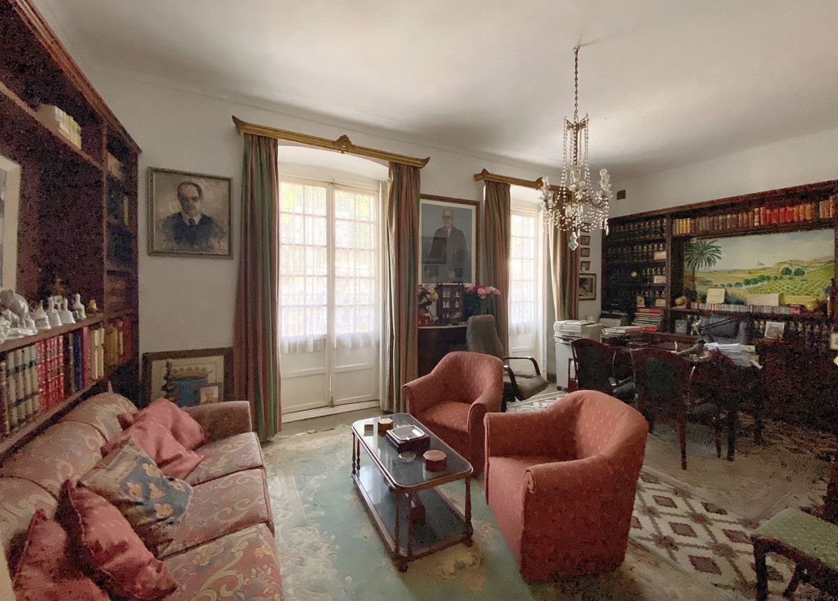Se vende Edificio residencial de 16 dormitorios en Costa Del Sol, Málaga, España