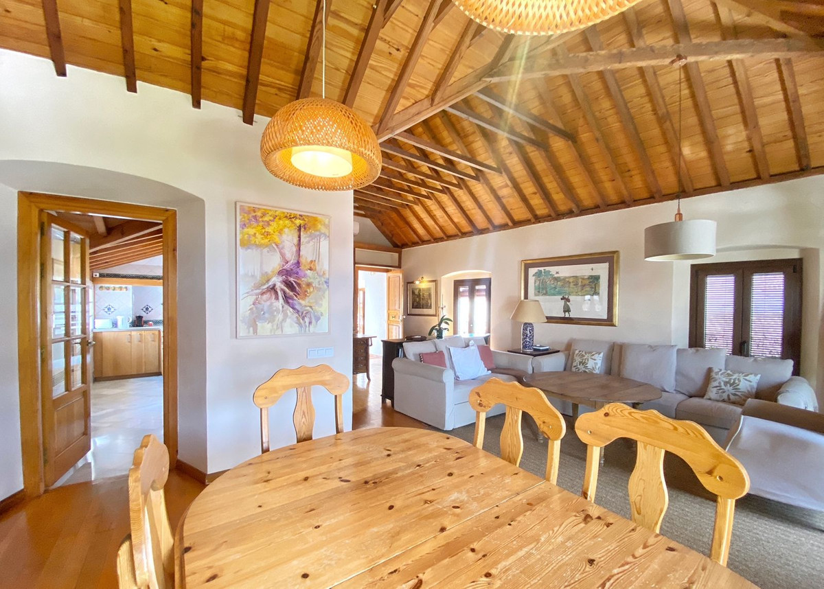 Se vende Edificio residencial de 16 dormitorios en Costa Del Sol, Málaga, España