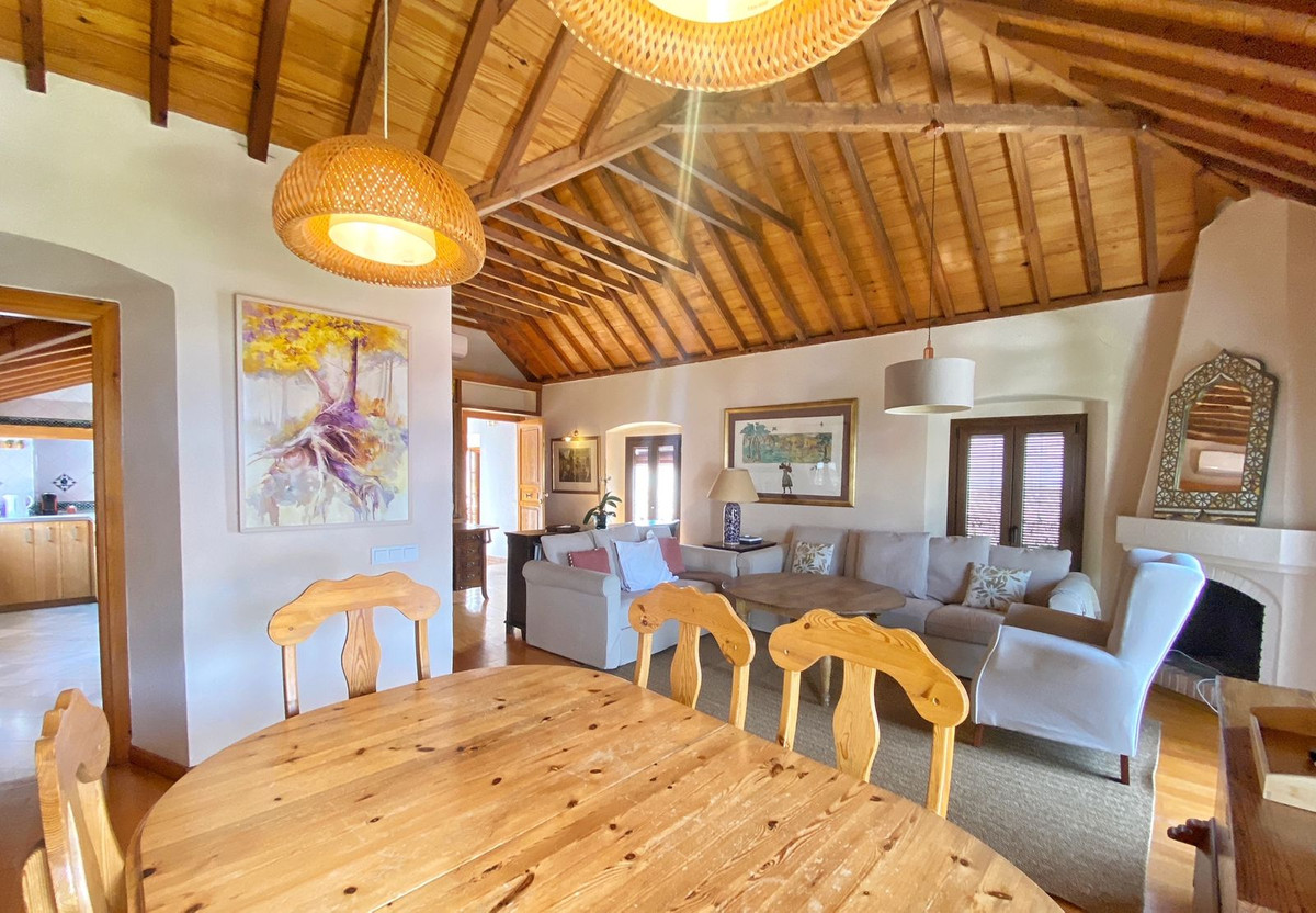 Se vende Edificio residencial de 16 dormitorios en Costa Del Sol, Málaga, España