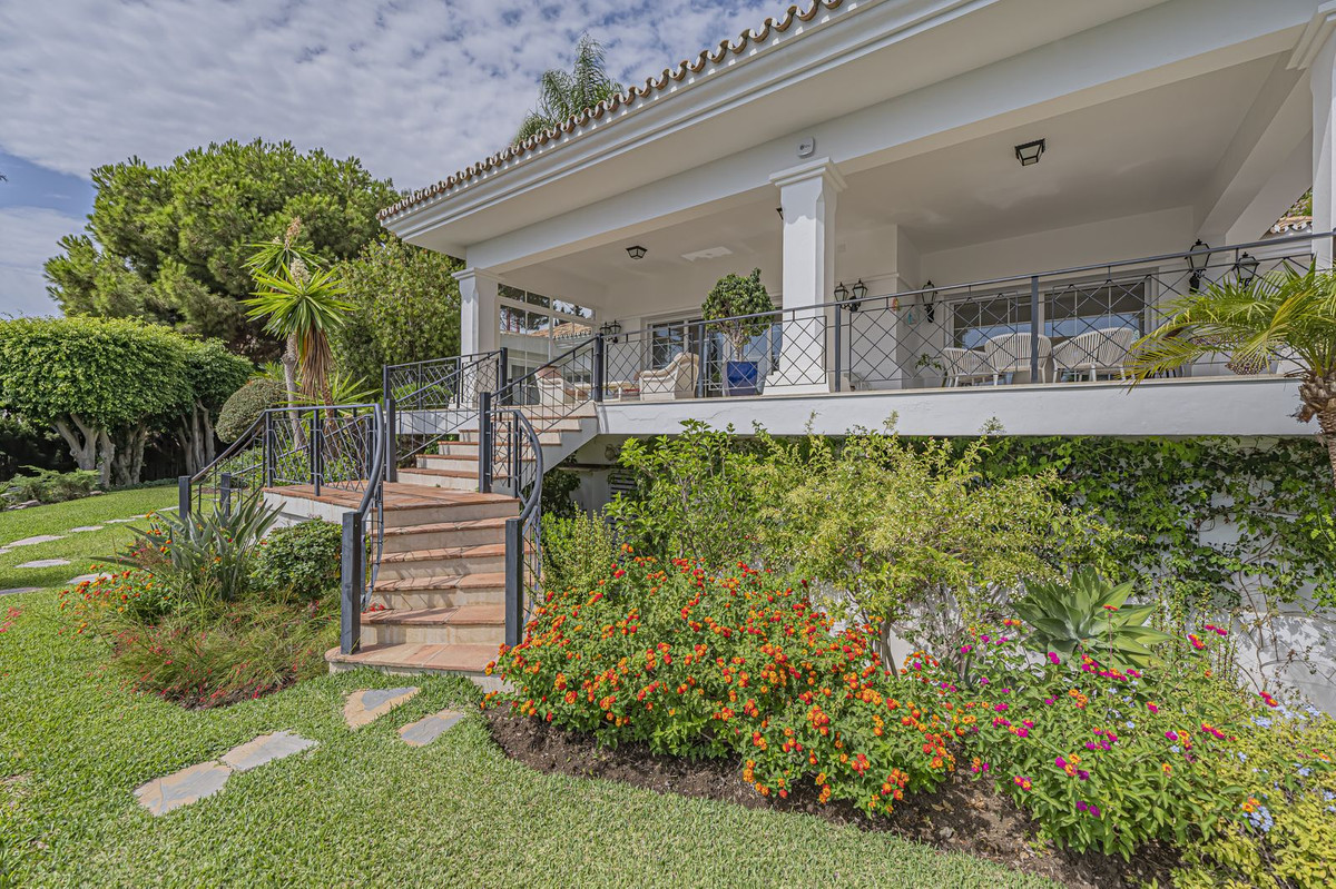 4 Bed Townhouse for sale in El Paraiso Costa Del Sol, Málaga, Spain