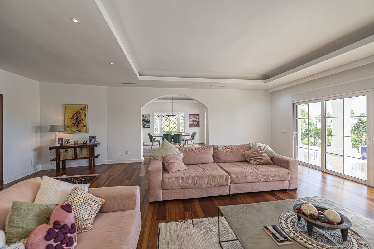 4 Bed Townhouse for sale in El Paraiso Costa Del Sol, Málaga, Spain