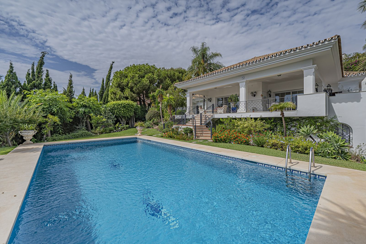 4 Bed Townhouse for sale in El Paraiso Costa Del Sol, Málaga, Spain