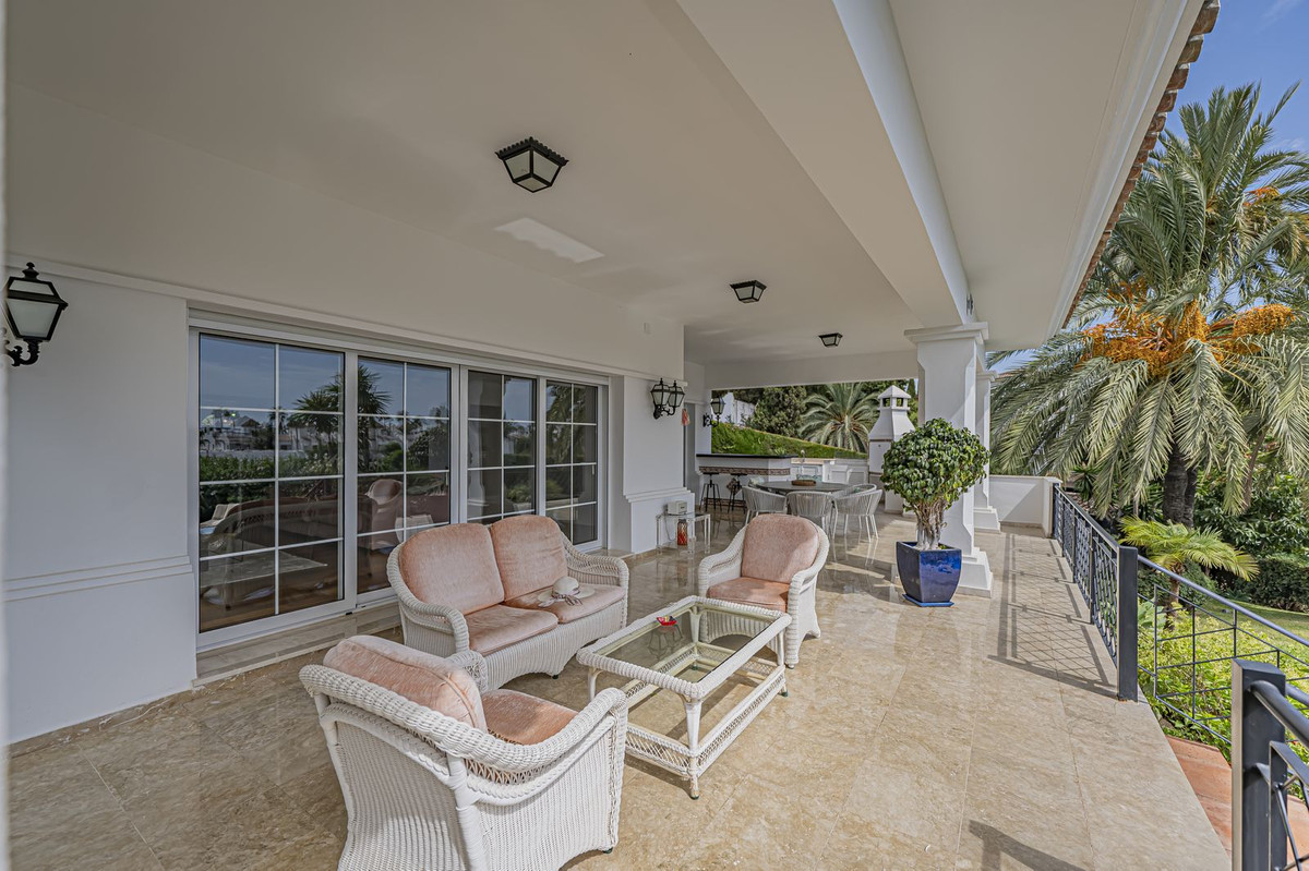 4 Bed Townhouse for sale in El Paraiso Costa Del Sol, Málaga, Spain