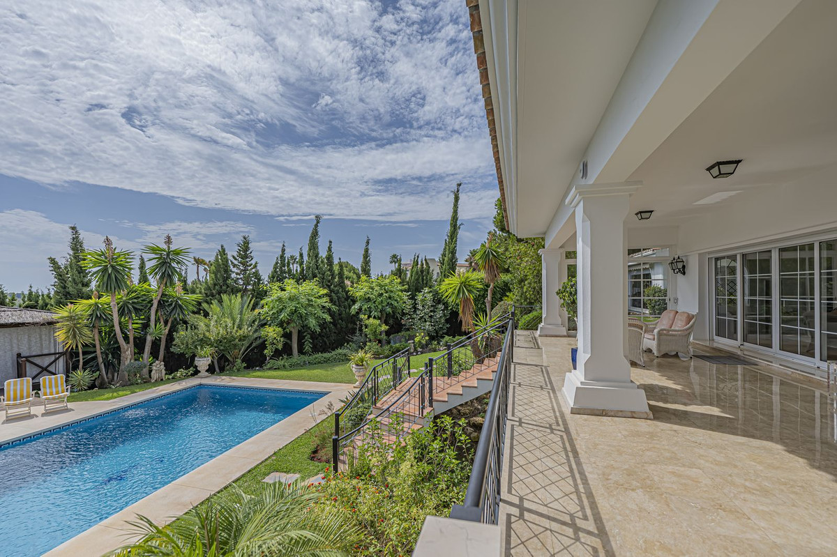 4 Bed Townhouse for sale in El Paraiso Costa Del Sol, Málaga, Spain