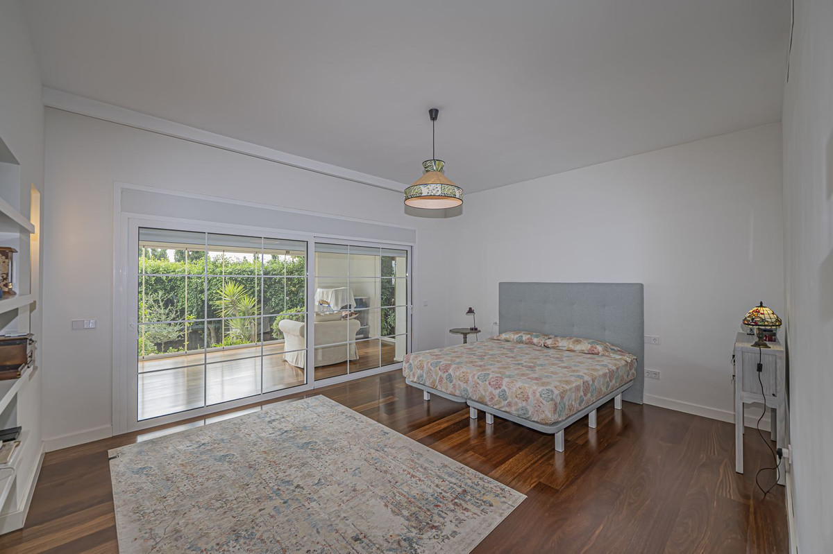 4 Bed Townhouse for sale in El Paraiso Costa Del Sol, Málaga, Spain