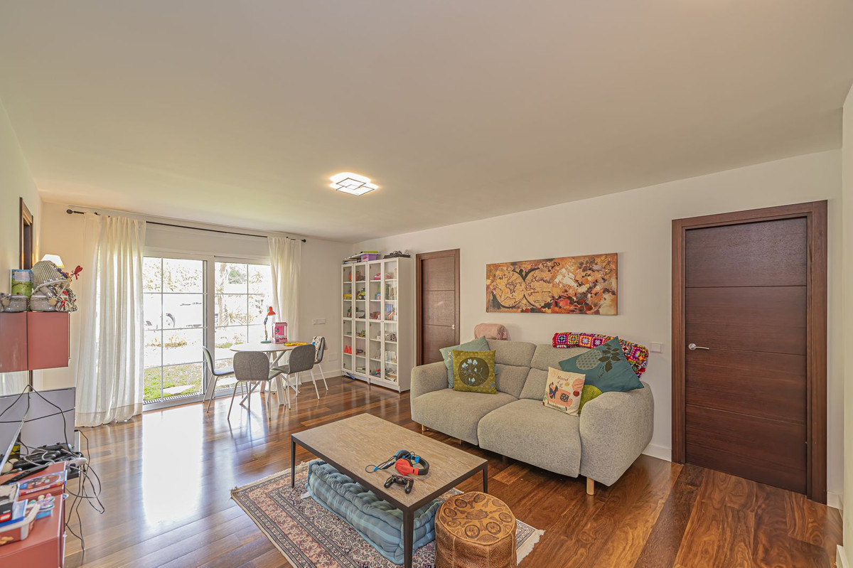 4 Bed Townhouse for sale in El Paraiso Costa Del Sol, Málaga, Spain