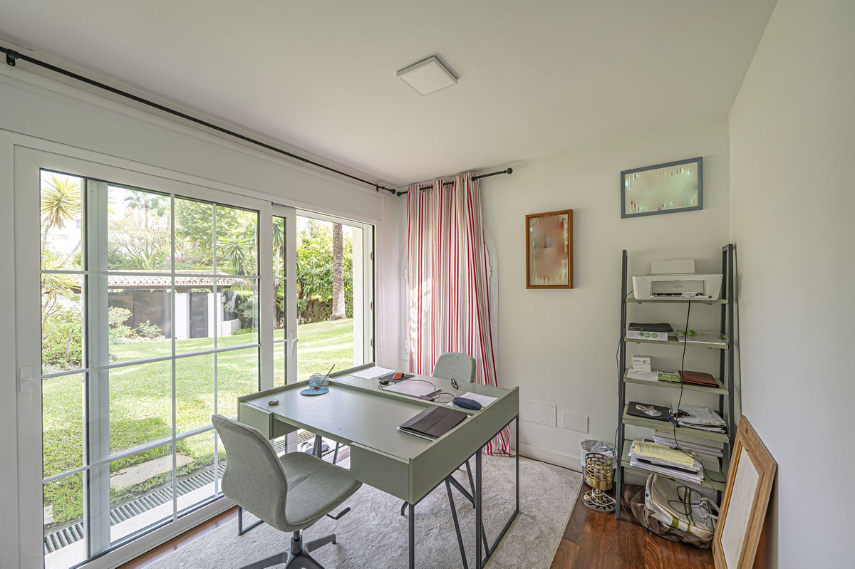 4 Bed Townhouse for sale in El Paraiso Costa Del Sol, Málaga, Spain