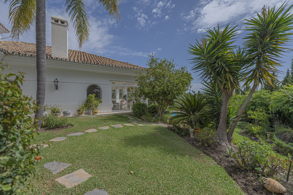 4 Bed Townhouse for sale in El Paraiso Costa Del Sol, Málaga, Spain