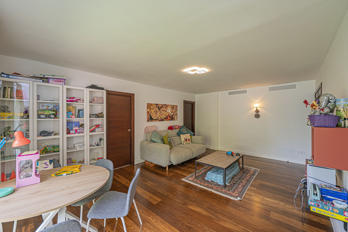 4 Bed Townhouse for sale in El Paraiso Costa Del Sol, Málaga, Spain