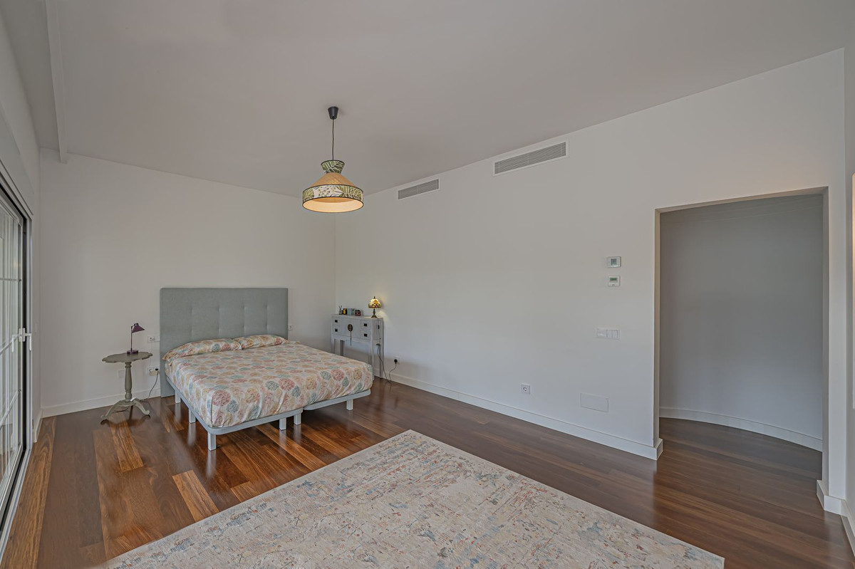4 Bed Townhouse for sale in El Paraiso Costa Del Sol, Málaga, Spain