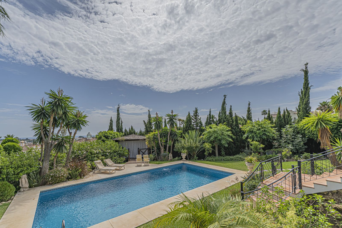 4 Bed Townhouse for sale in El Paraiso Costa Del Sol, Málaga, Spain