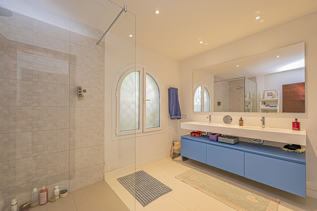 4 Bed Townhouse for sale in El Paraiso Costa Del Sol, Málaga, Spain