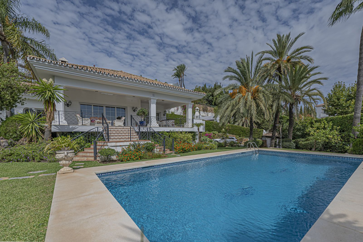 4 Bed Townhouse for sale in El Paraiso Costa Del Sol, Málaga, Spain