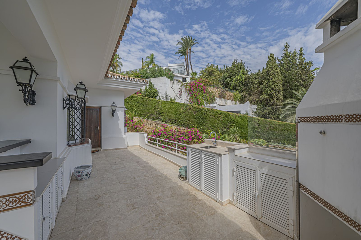 4 Bed Townhouse for sale in El Paraiso Costa Del Sol, Málaga, Spain