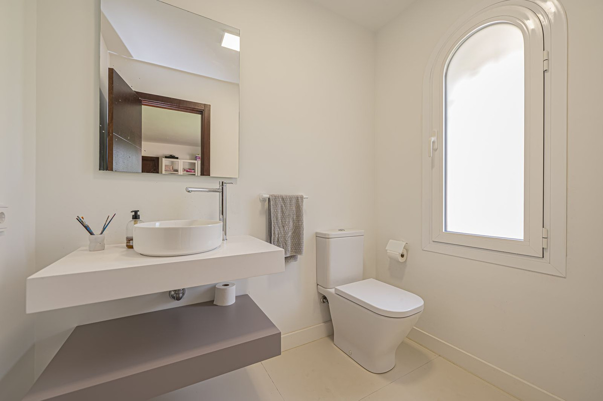 4 Bed Townhouse for sale in El Paraiso Costa Del Sol, Málaga, Spain