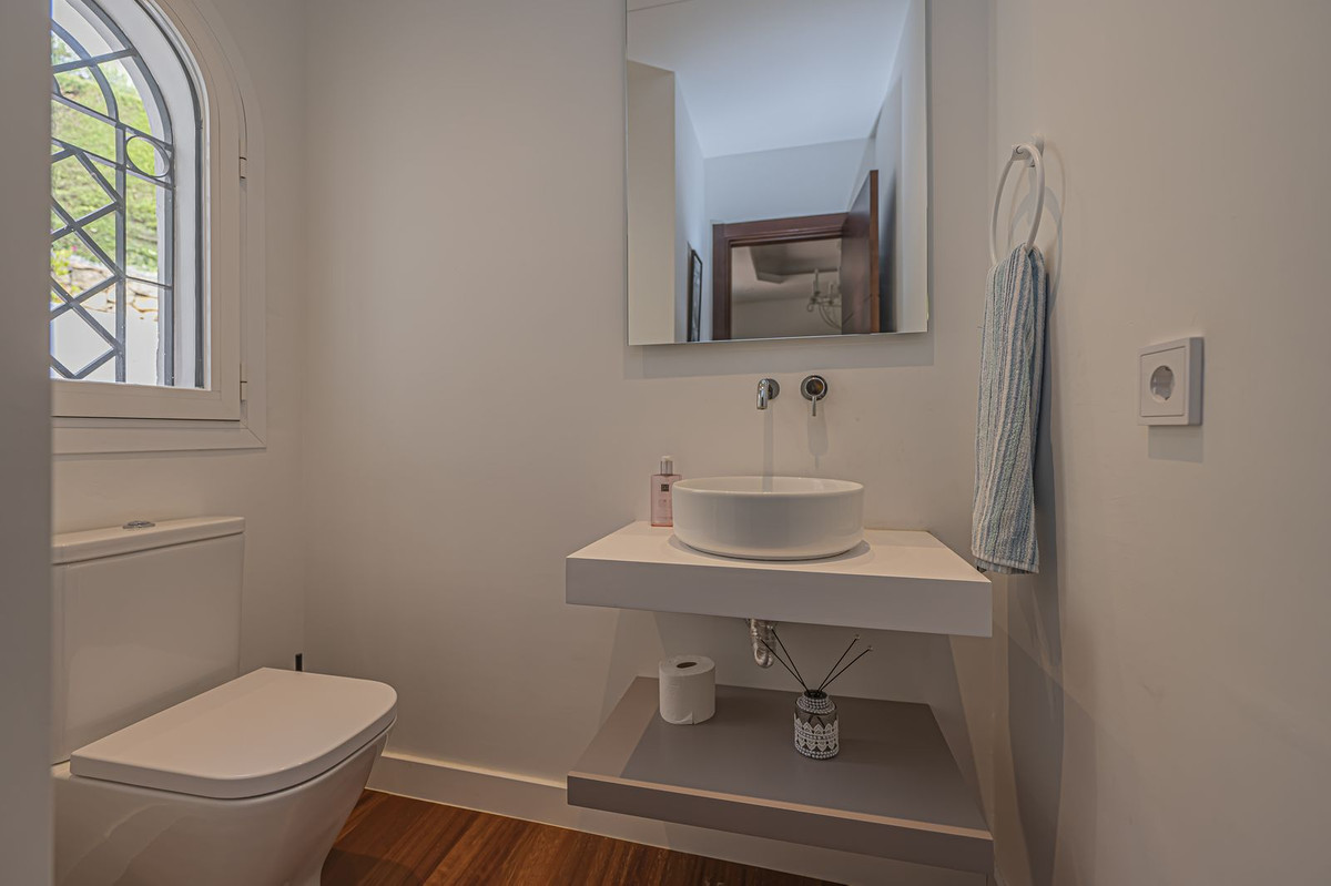 4 Bed Townhouse for sale in El Paraiso Costa Del Sol, Málaga, Spain