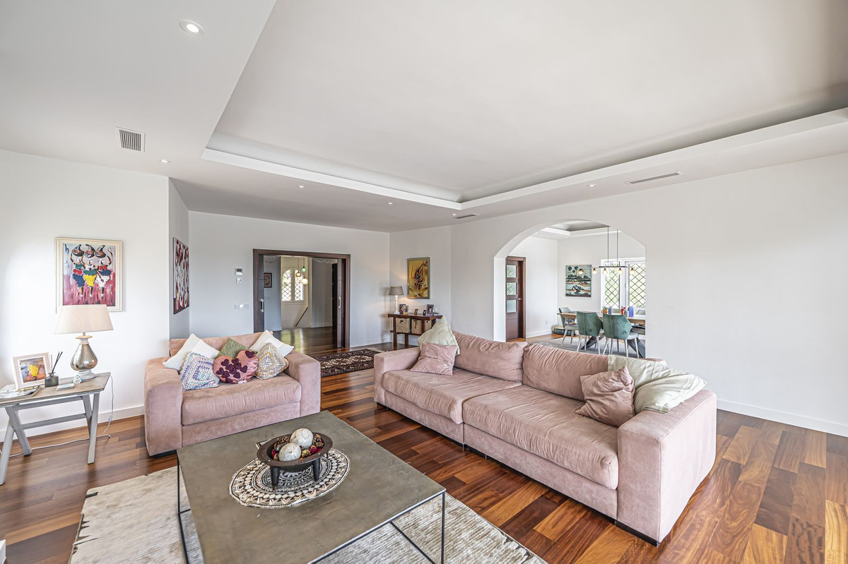 4 Bed Townhouse for sale in El Paraiso Costa Del Sol, Málaga, Spain