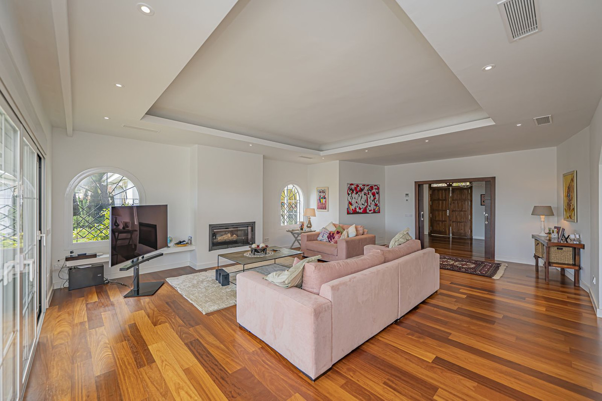 4 Bed Townhouse for sale in El Paraiso Costa Del Sol, Málaga, Spain