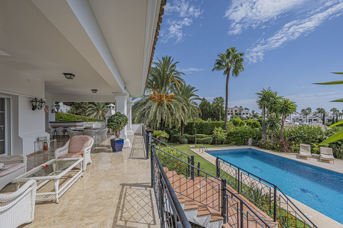 4 Bed Townhouse for sale in El Paraiso Costa Del Sol, Málaga, Spain