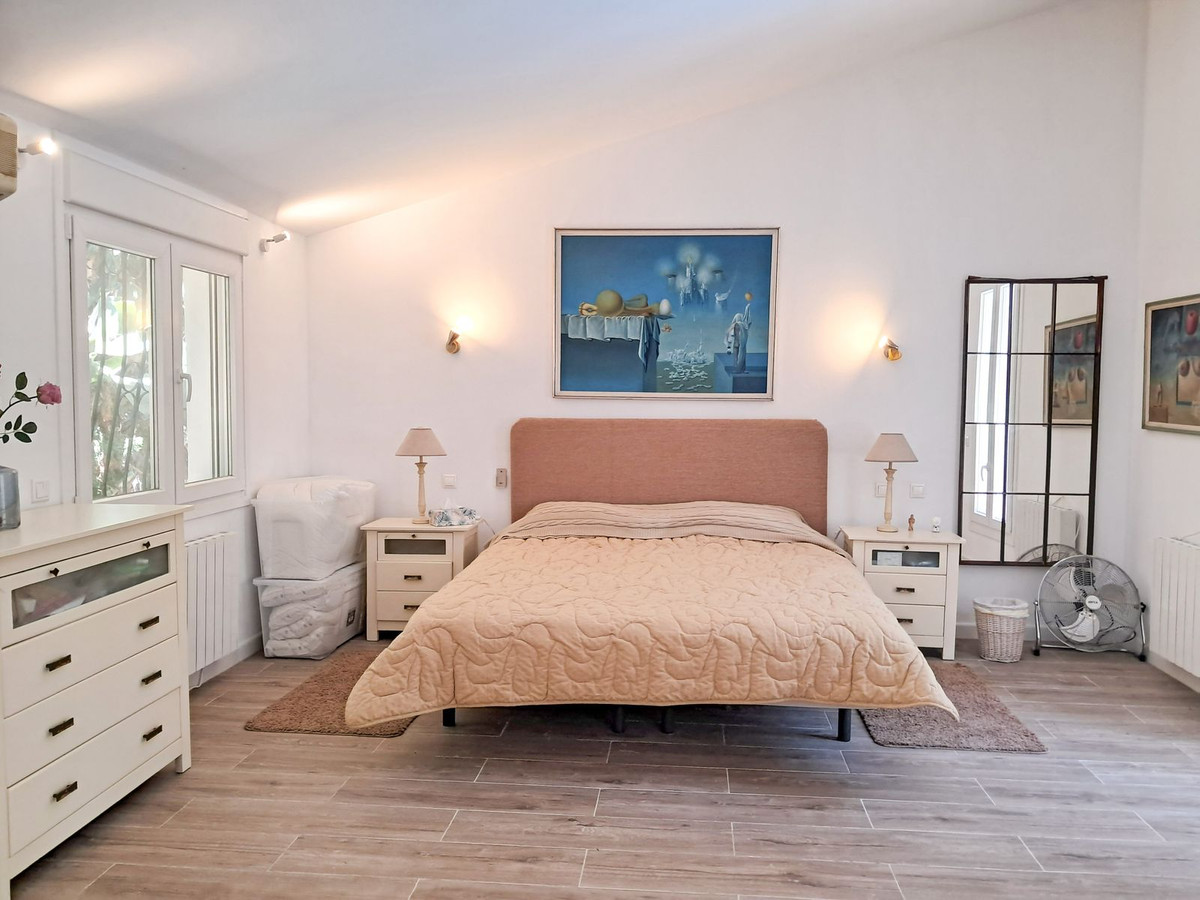 7 Bed Townhouse for sale in Calahonda Costa Del Sol, Málaga, Spain