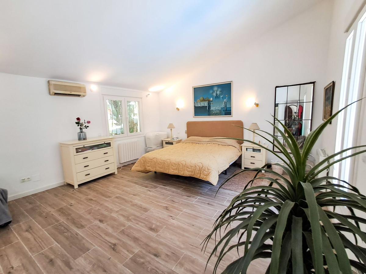 7 Bed Townhouse for sale in Calahonda Costa Del Sol, Málaga, Spain