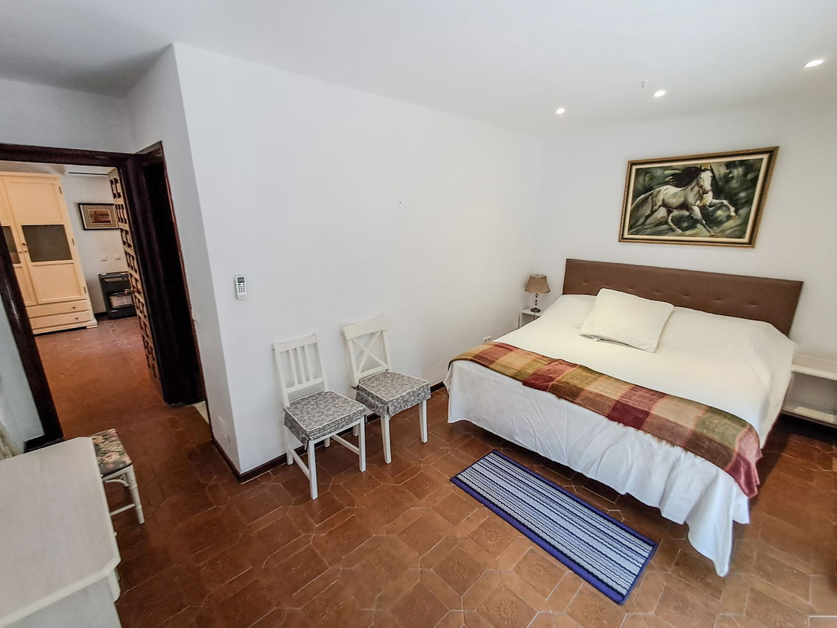 7 Bed Townhouse for sale in Calahonda Costa Del Sol, Málaga, Spain