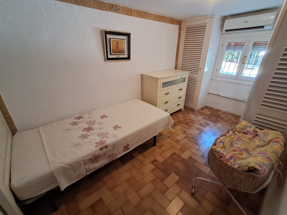 7 Bed Townhouse for sale in Calahonda Costa Del Sol, Málaga, Spain