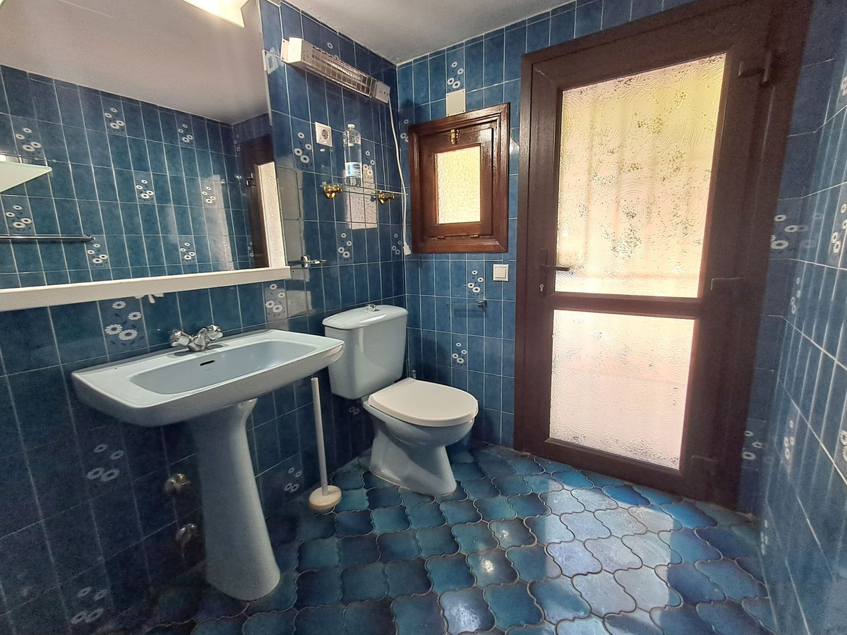 7 Bed Townhouse for sale in Calahonda Costa Del Sol, Málaga, Spain