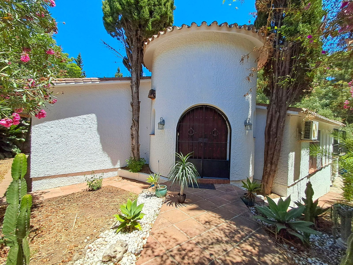 7 Bed Townhouse for sale in Calahonda Costa Del Sol, Málaga, Spain