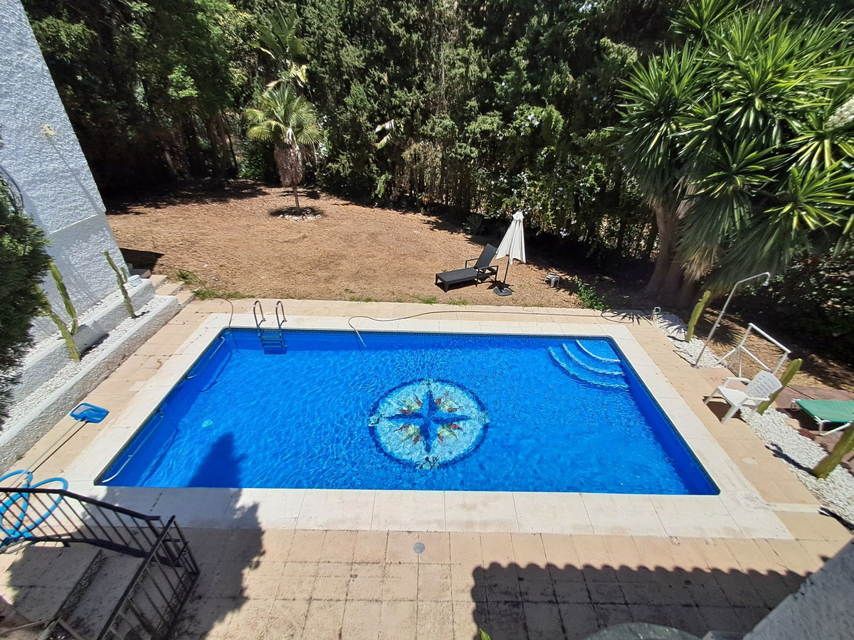 7 Bed Townhouse for sale in Calahonda Costa Del Sol, Málaga, Spain