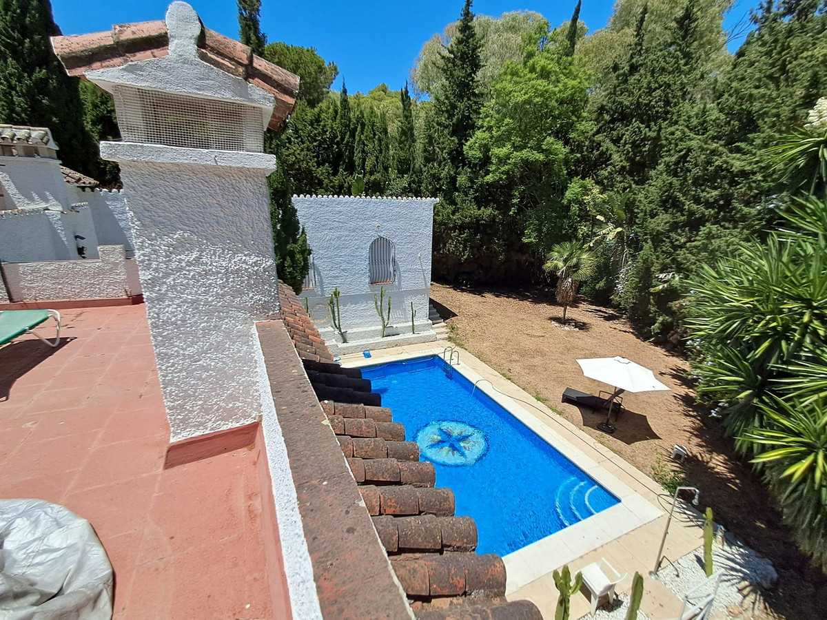 7 Bed Townhouse for sale in Calahonda Costa Del Sol, Málaga, Spain