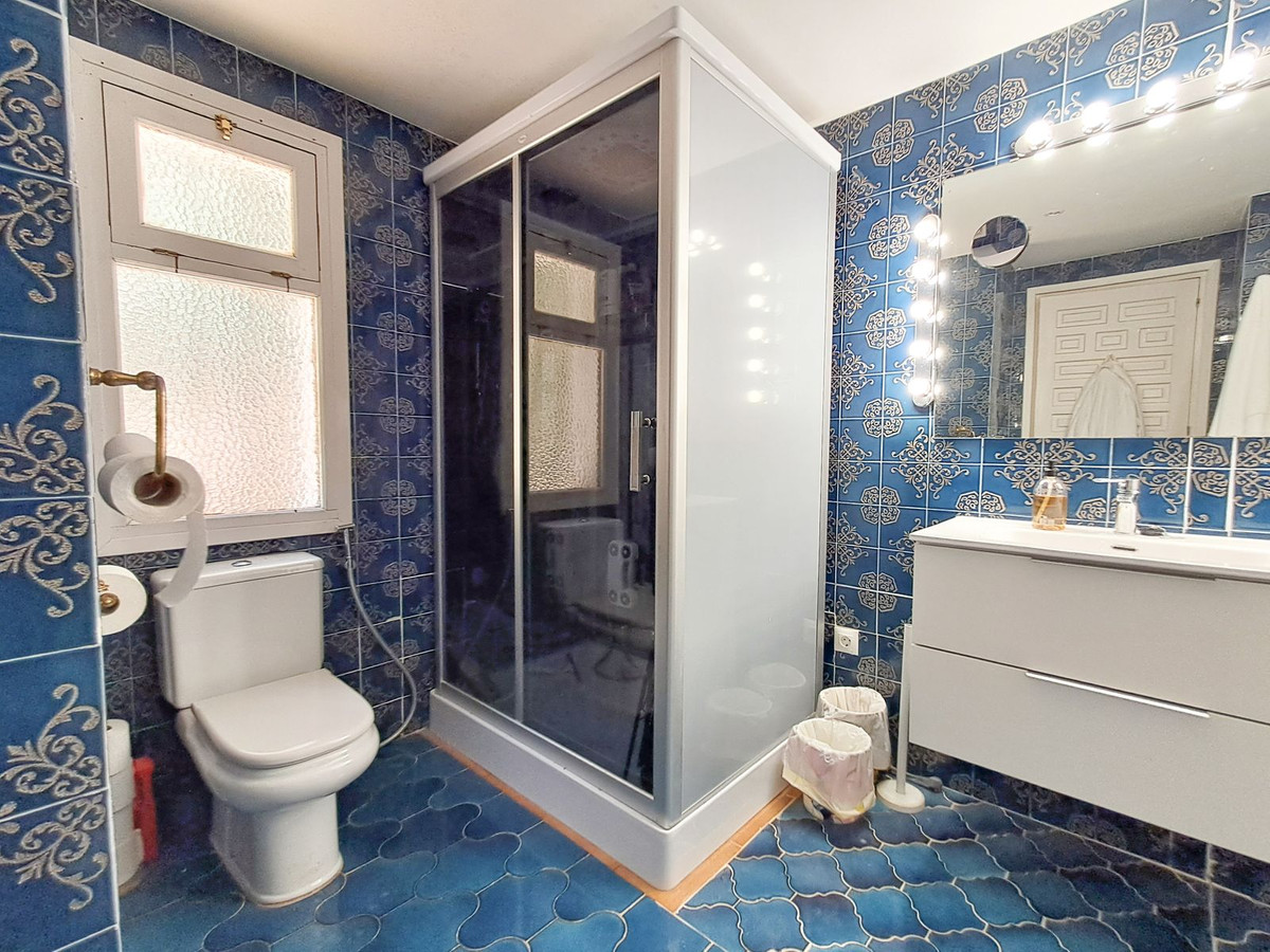 7 Bed Townhouse for sale in Calahonda Costa Del Sol, Málaga, Spain