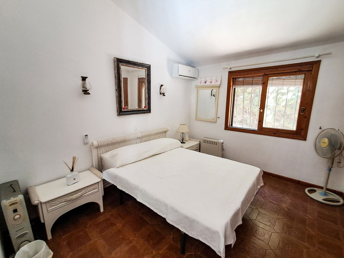 7 Bed Townhouse for sale in Calahonda Costa Del Sol, Málaga, Spain