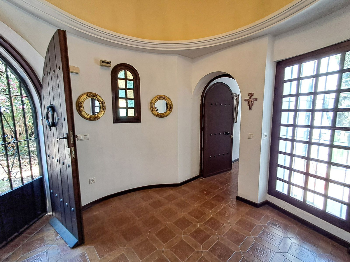 7 Bed Townhouse for sale in Calahonda Costa Del Sol, Málaga, Spain