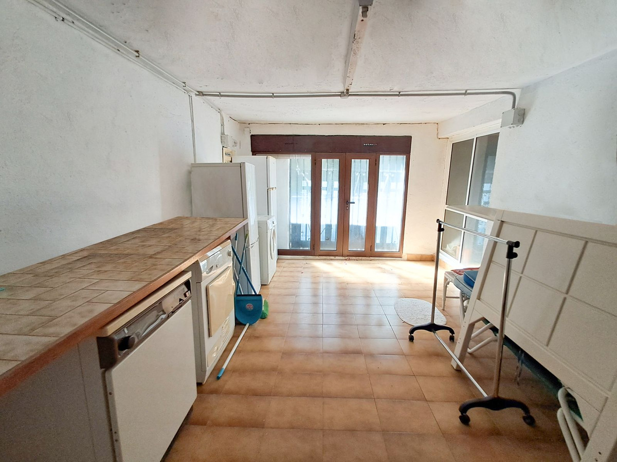 7 Bed Townhouse for sale in Calahonda Costa Del Sol, Málaga, Spain