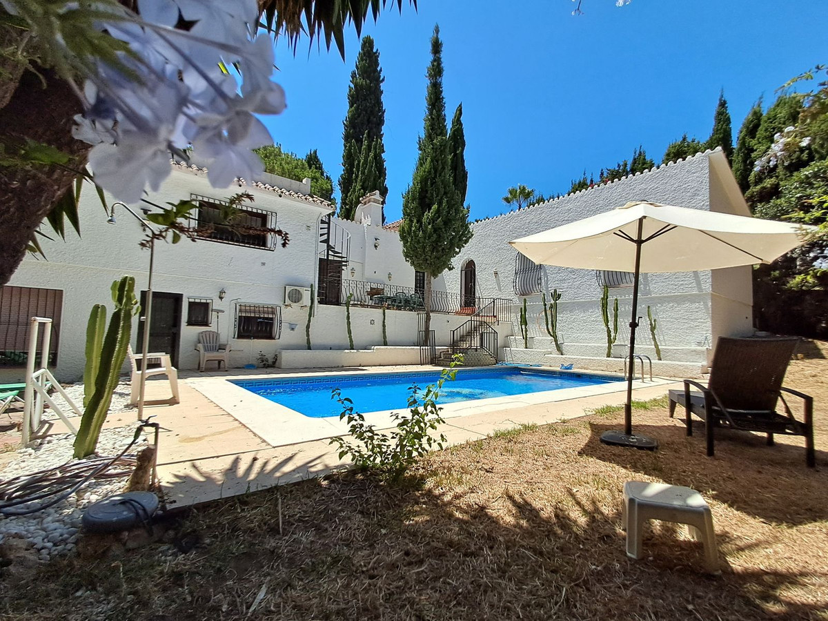 7 Bed Townhouse for sale in Calahonda Costa Del Sol, Málaga, Spain