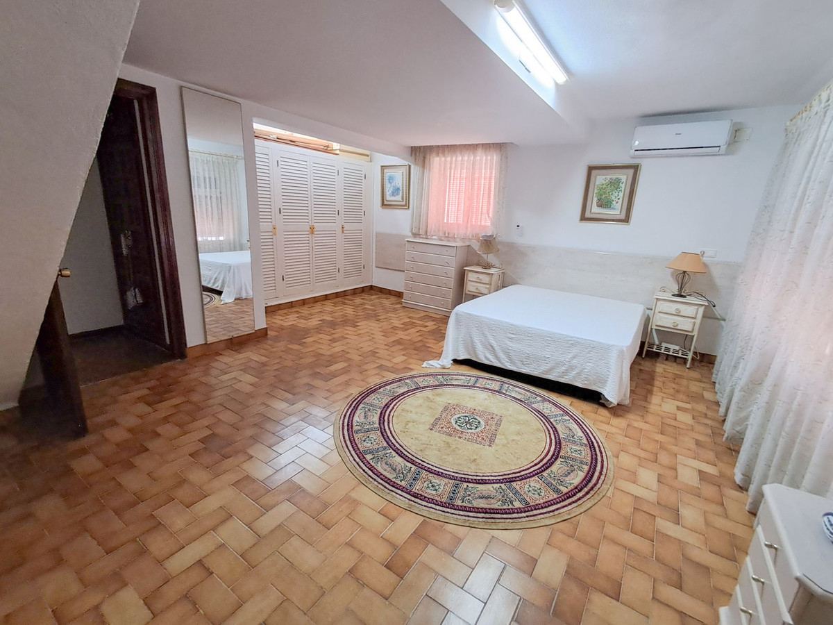 7 Bed Townhouse for sale in Calahonda Costa Del Sol, Málaga, Spain
