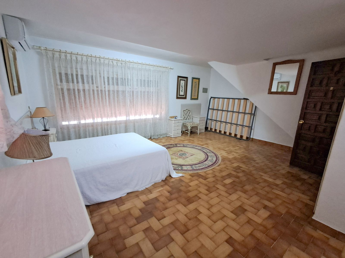 7 Bed Townhouse for sale in Calahonda Costa Del Sol, Málaga, Spain