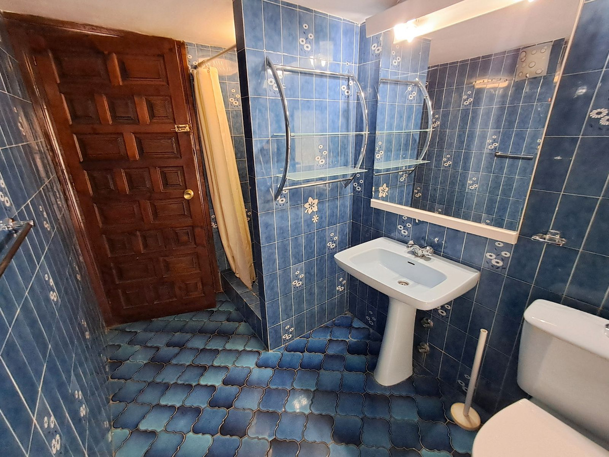 7 Bed Townhouse for sale in Calahonda Costa Del Sol, Málaga, Spain