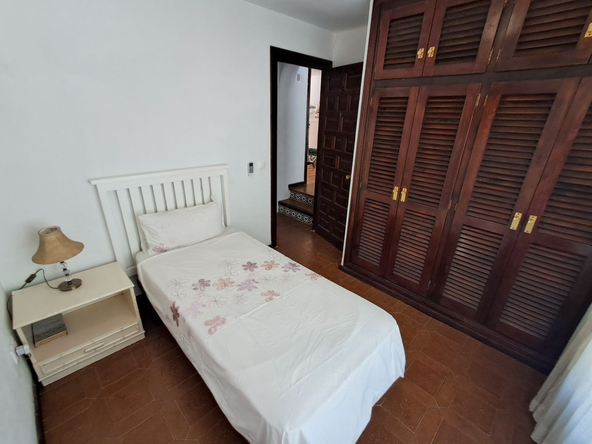 7 Bed Townhouse for sale in Calahonda Costa Del Sol, Málaga, Spain
