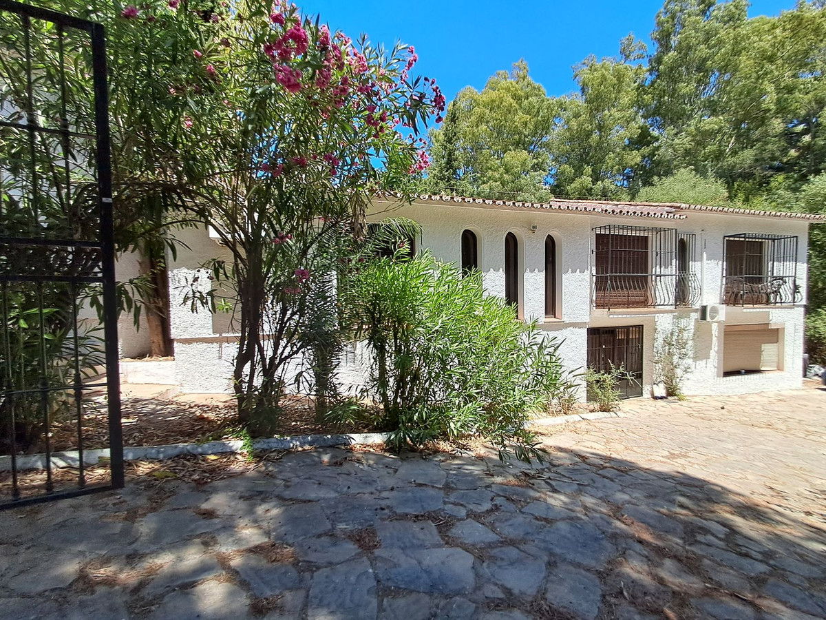 7 Bed Townhouse for sale in Calahonda Costa Del Sol, Málaga, Spain