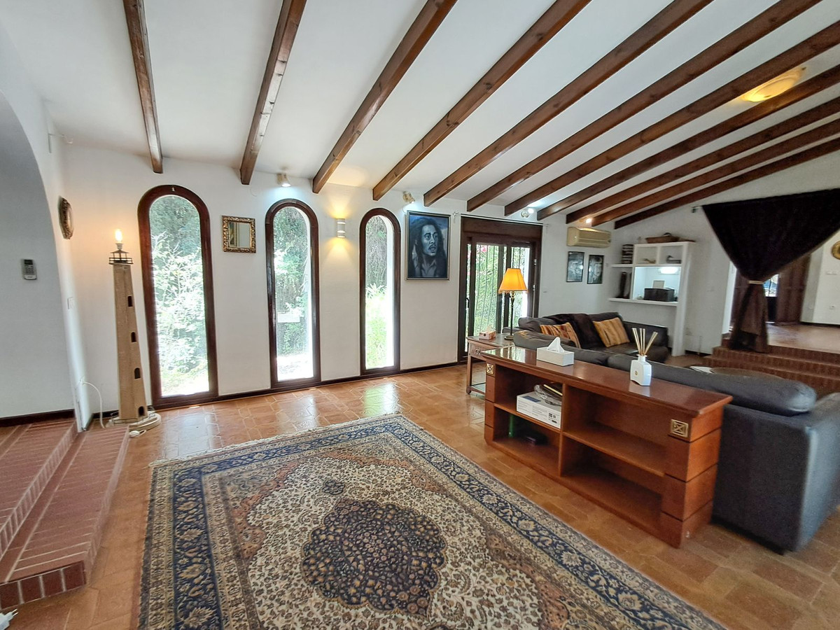 7 Bed Townhouse for sale in Calahonda Costa Del Sol, Málaga, Spain