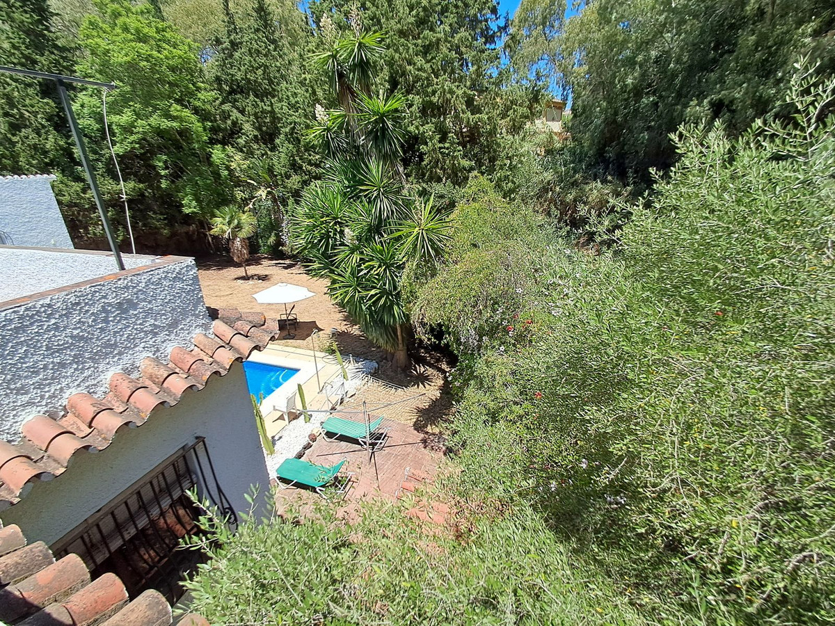 7 Bed Townhouse for sale in Calahonda Costa Del Sol, Málaga, Spain
