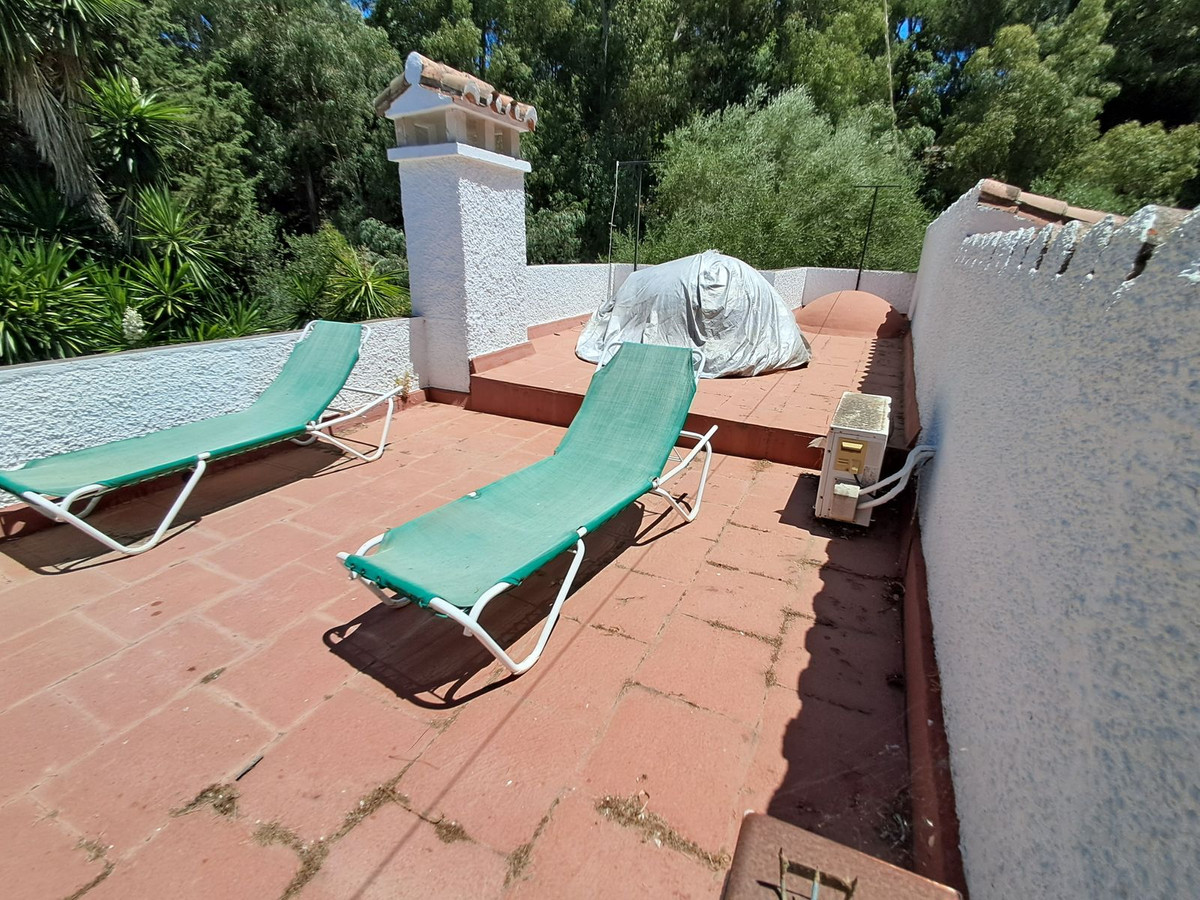 7 Bed Townhouse for sale in Calahonda Costa Del Sol, Málaga, Spain