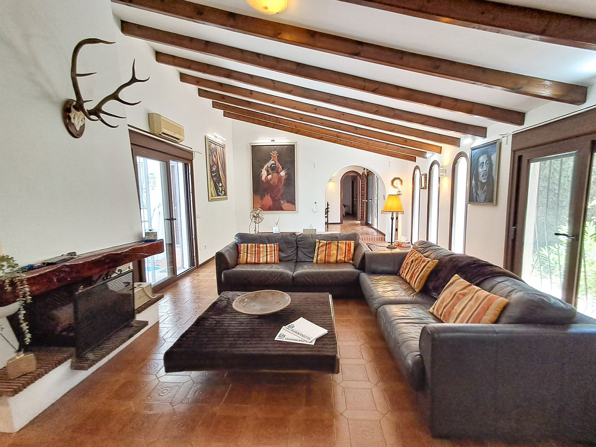 7 Bed Townhouse for sale in Calahonda Costa Del Sol, Málaga, Spain