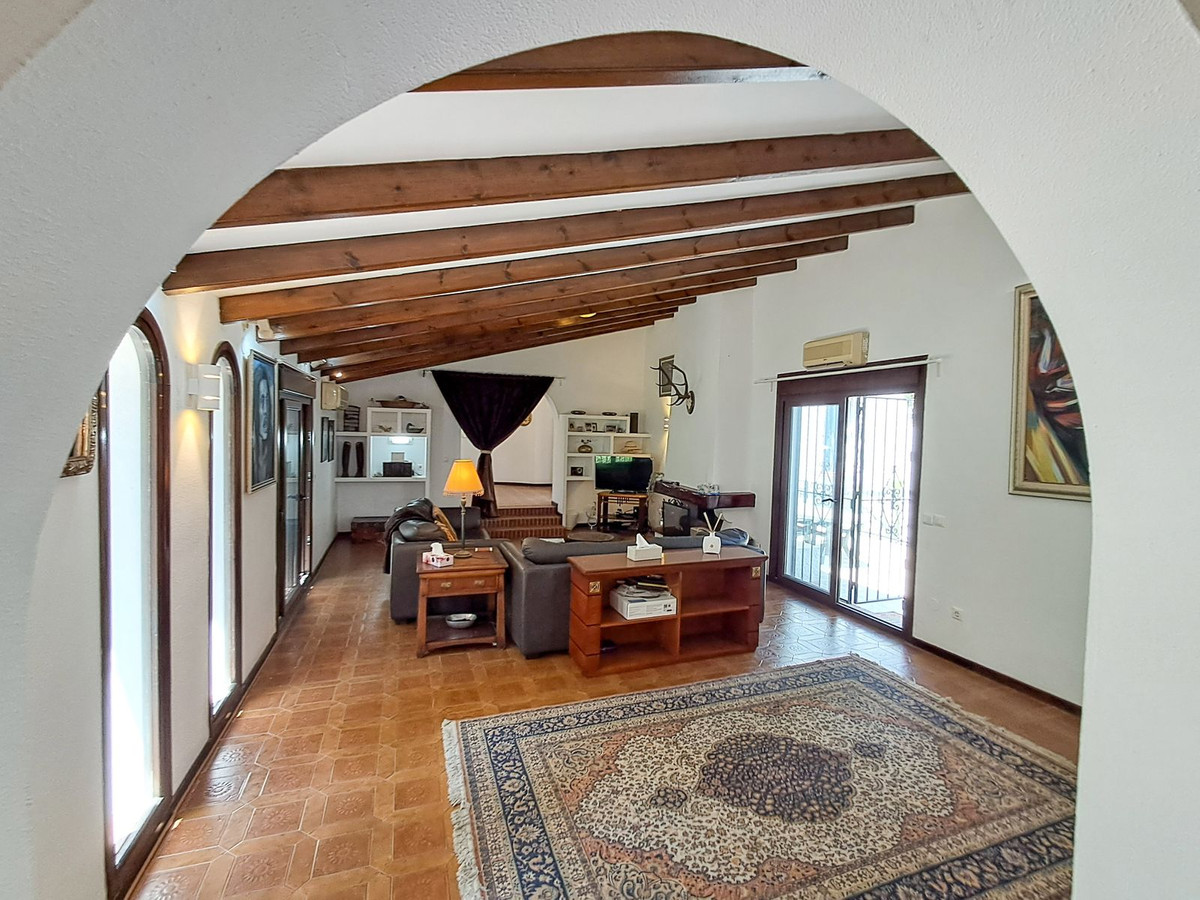 7 Bed Townhouse for sale in Calahonda Costa Del Sol, Málaga, Spain