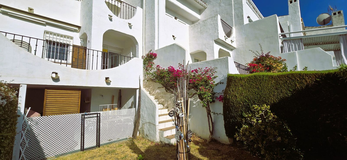 2 Bed Townhouse for sale in Marbella Costa Del Sol, Málaga, Spain