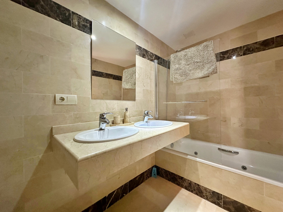 3 Bed Townhouse for sale in Benahavís Costa Del Sol, Málaga, Spain